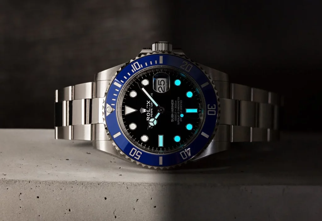 Rolex Submariner vs Explorer II Lunetta blu in oro bianco Rolex Submariner vs Explorer II Lunetta blu in oro bianco