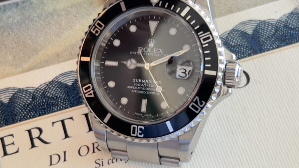 Rolex Submariner Date 16610 Usato (Ottimo) | Anno di produzione 2002 | Con scatola originale | Con documenti originali - immagine 23