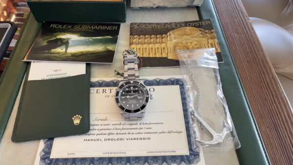 Rolex Submariner Date 16610 Usato (Ottimo) | Anno di produzione 2002 | Con scatola originale | Con documenti originali - immagine 25