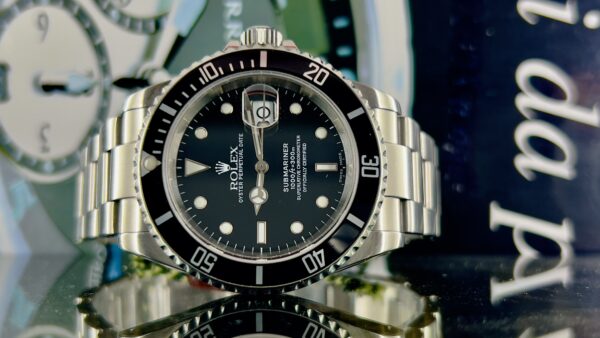 Rolex Submariner Date 16610 Usato (Ottimo) | Anno di produzione 2002 | Con scatola originale | Con documenti originali - immagine 32