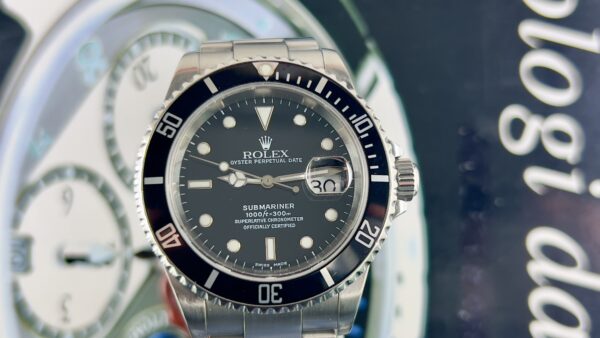 Rolex Submariner Date 16610 Usato (Ottimo) | Anno di produzione 2002 | Con scatola originale | Con documenti originali - immagine 9