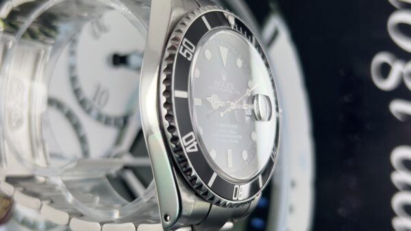 Rolex Submariner Date 16610 Usato (Ottimo) | Anno di produzione 2002 | Con scatola originale | Con documenti originali - immagine 17
